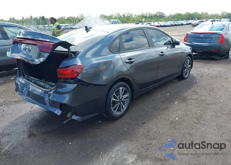 2022 Kia Forte Lxs z USA, uszkodzony, nr VIN 3KPF24AD3NE445196